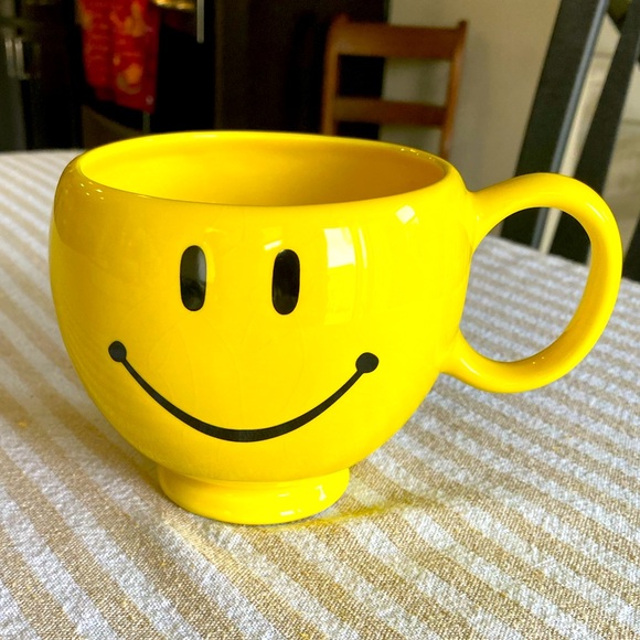 Oversized Smiley Mug ADORABLE!!!! - Picture 1 of 3